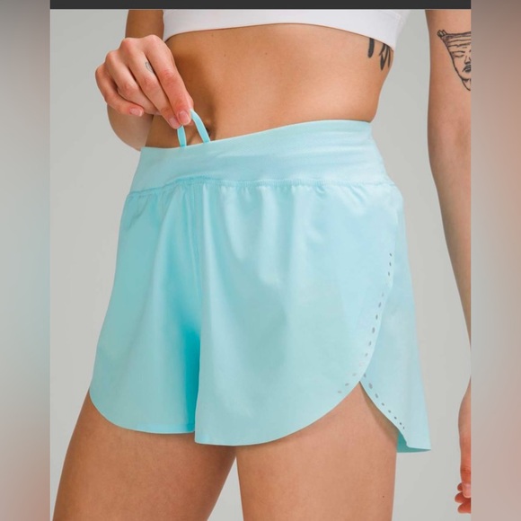 Lululemon Find Your Pace Short 3" *Lined
Icing Blue
Size 4 - Picture 2 of 8